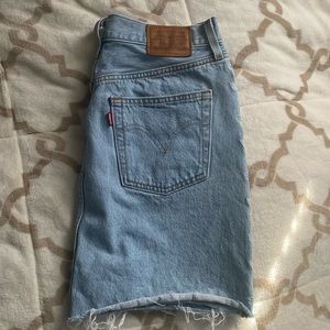 NWOT Levi’s skirt size 28
